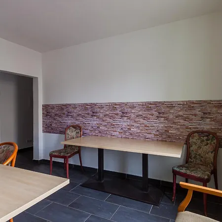 بيت ضيافة Fuer Monteure In لبسيا