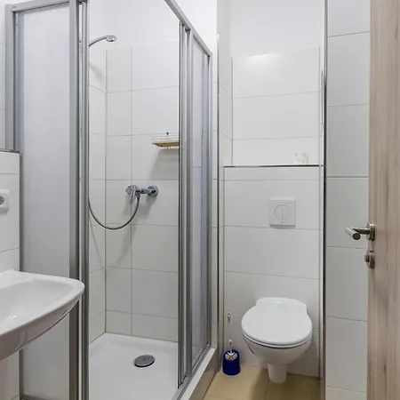 بيت ضيافة Fuer Monteure In لبسيا